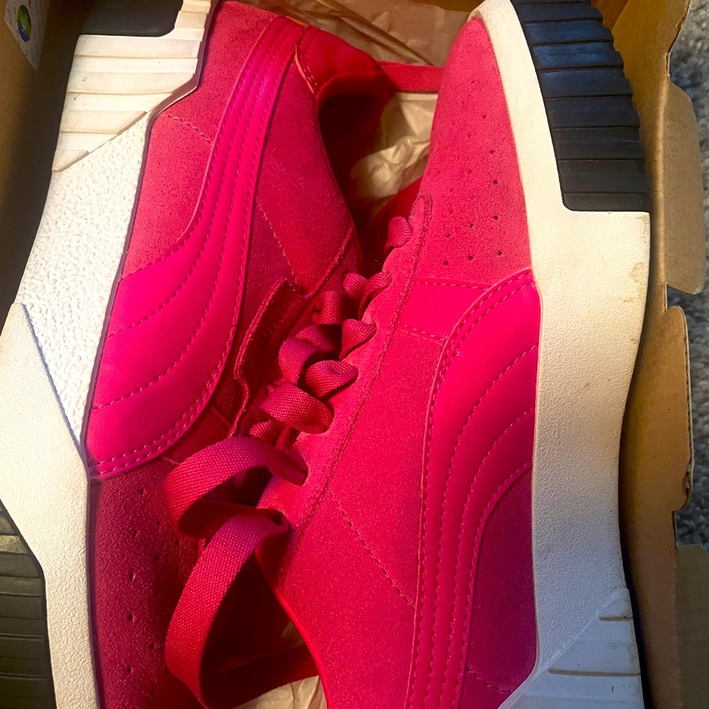 PUMA CALI SUEDE SNEAKERS SIZE 8